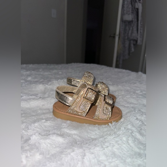 4c Adorable Toddler Sandals - Picture 1 of 3